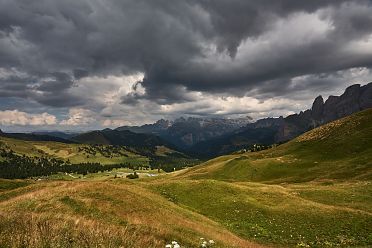 Giro dei passi dolomitici in moto attorno al Gruppo del Sella