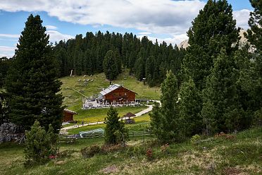 Escursione in Val di Funes Gruppo delle Odle malga Geisler e malga Casnago