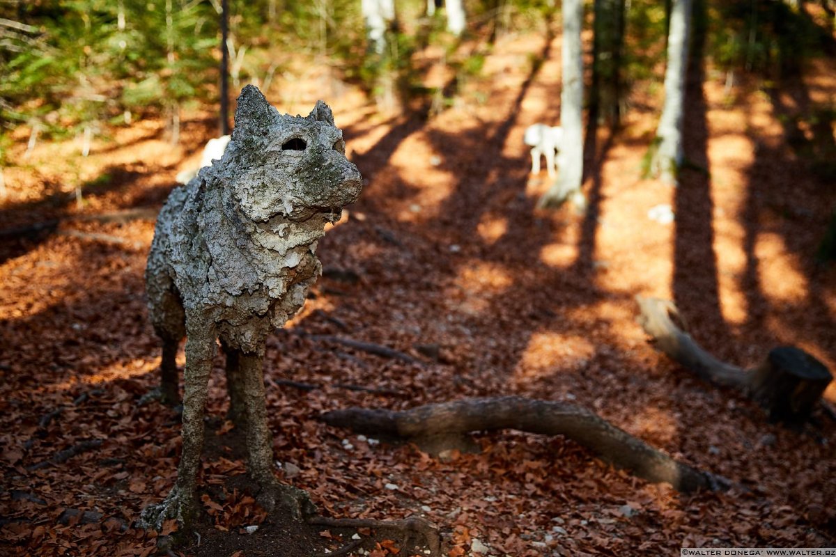 Lupi di Sally Matthews, 2002-2013 Arte Sella l'arte contemporanea nella natura