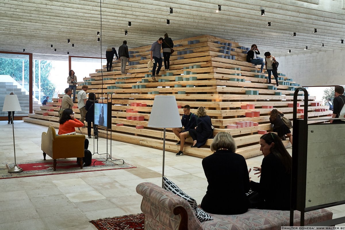 Foto racconto della Biennale di Architettura 2016: Reporting from the front