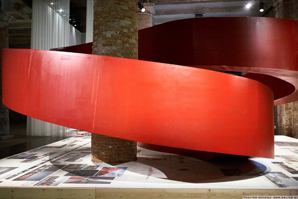 Foto racconto della Biennale di Architettura 2016: Reporting from the front