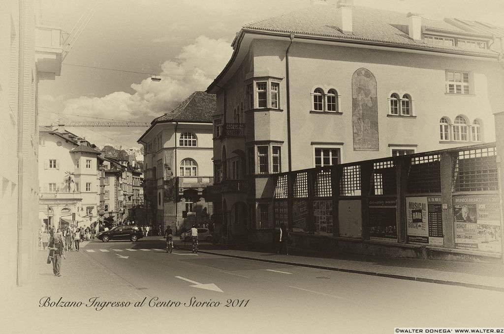ingresso centro storico Bolzano in cartolina