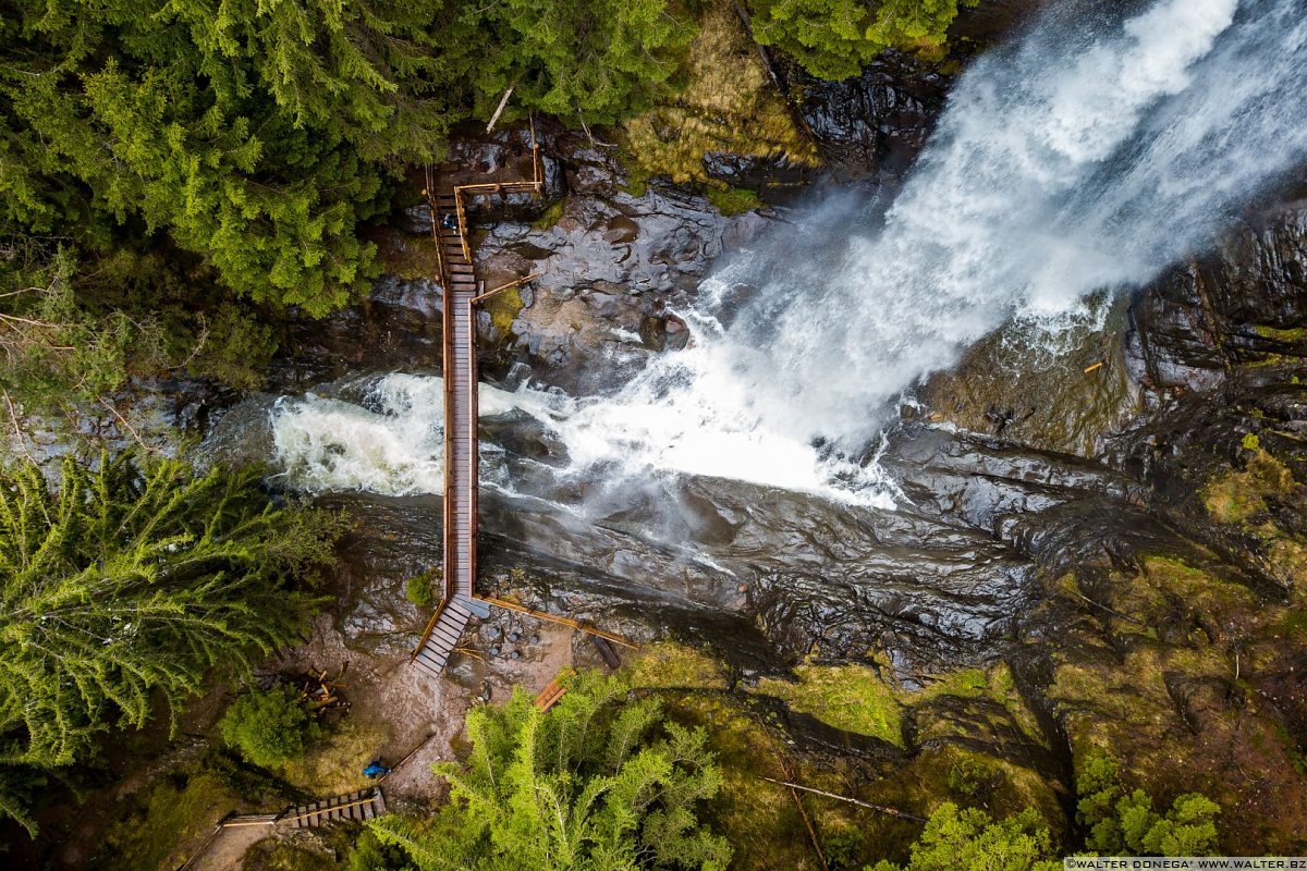 Il ponte visto dall'alto Escursione alle cascate di Barbiano
