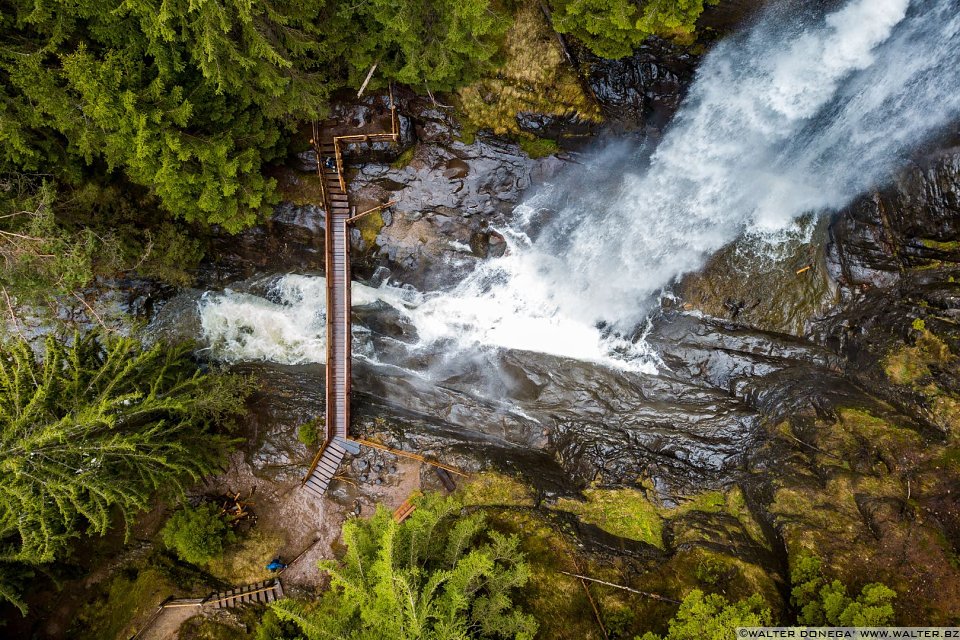 Il ponte visto dall'alto Escursione alle cascate di Barbiano