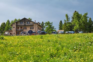 Escursione dal Passo Oclini al Corno Bianco