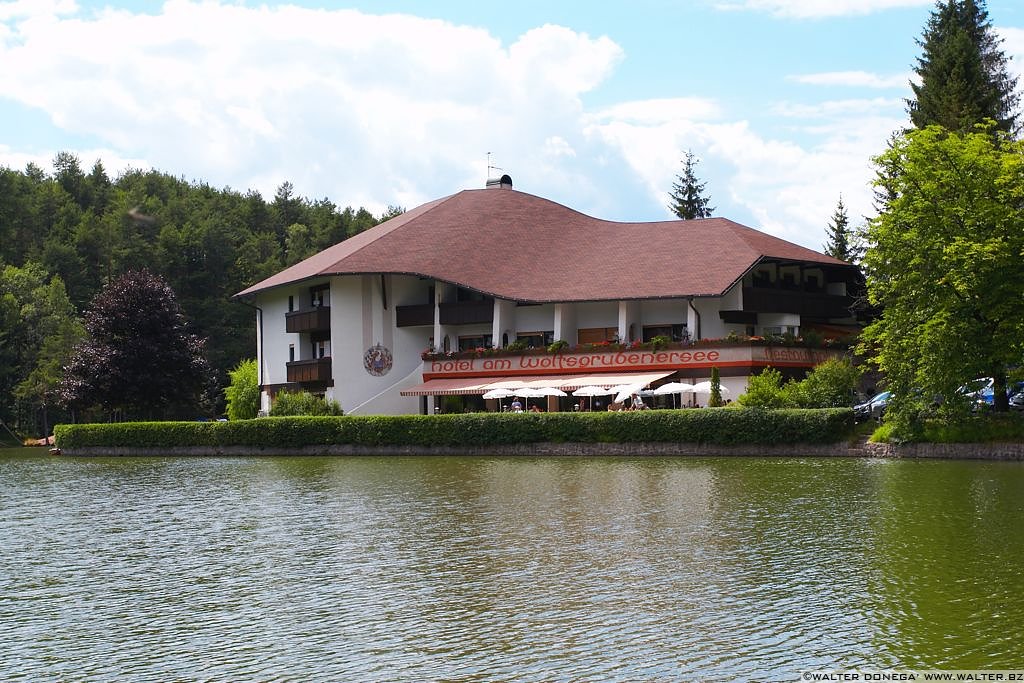 Costalovara Wolfsgruben - 13 Lago di Costalovara Wolfsgrubensee e  Museo delle api