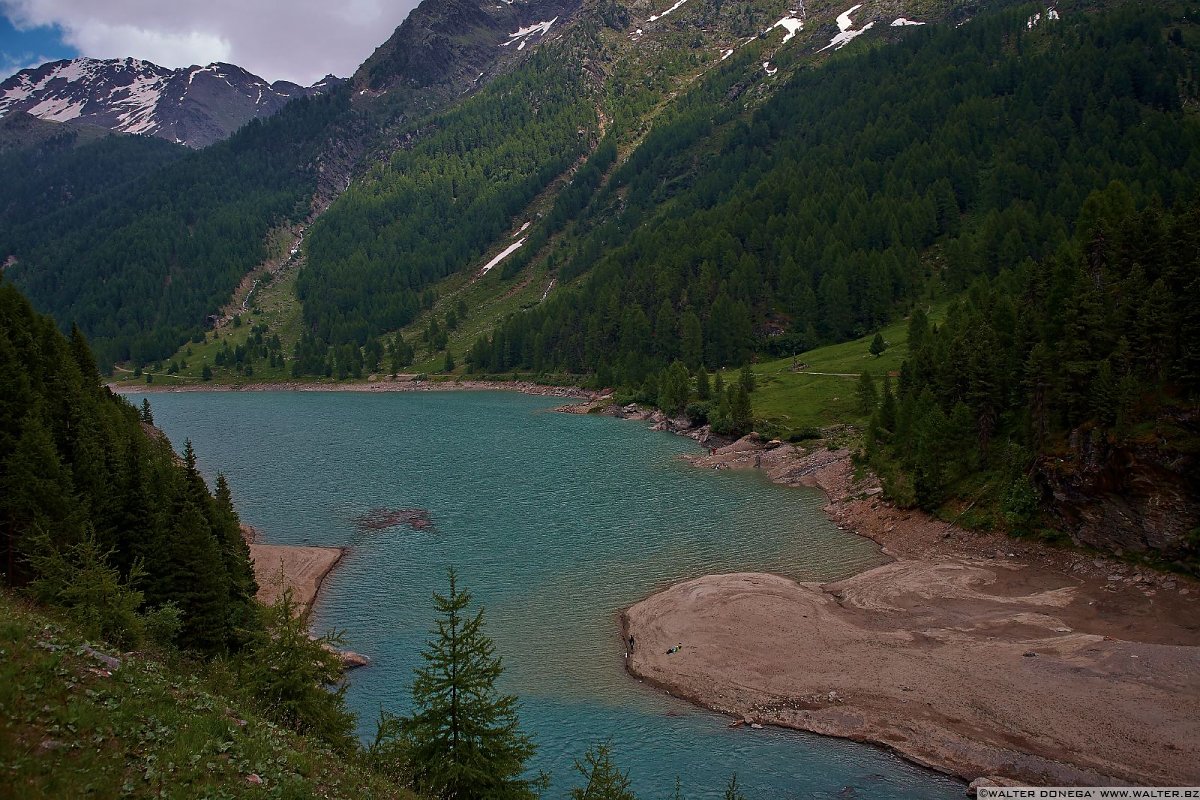 Il lago artificiale Gioveretto Festa delle fragole in Val Martello