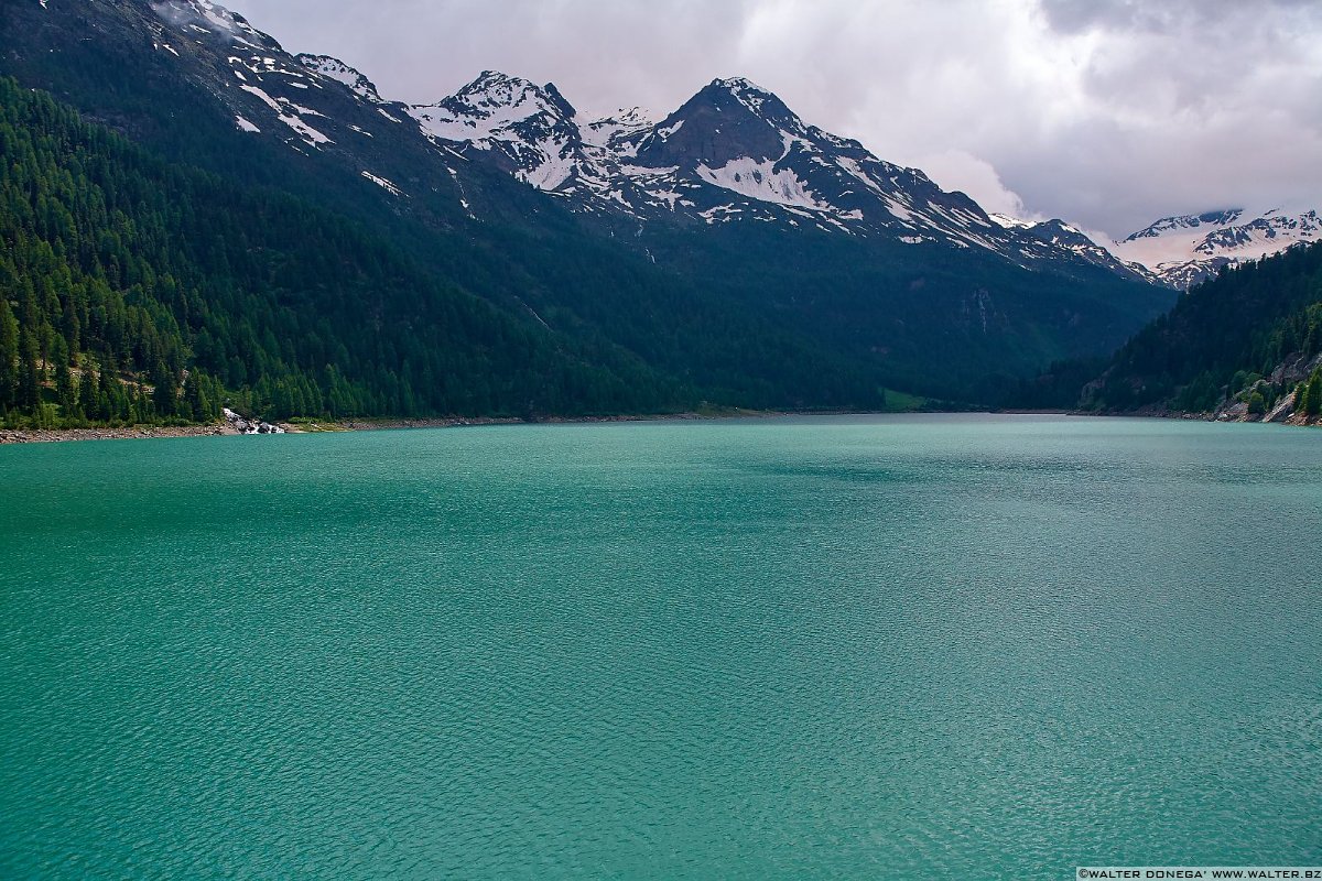 Il lago artificiale Gioveretto Festa delle fragole in Val Martello