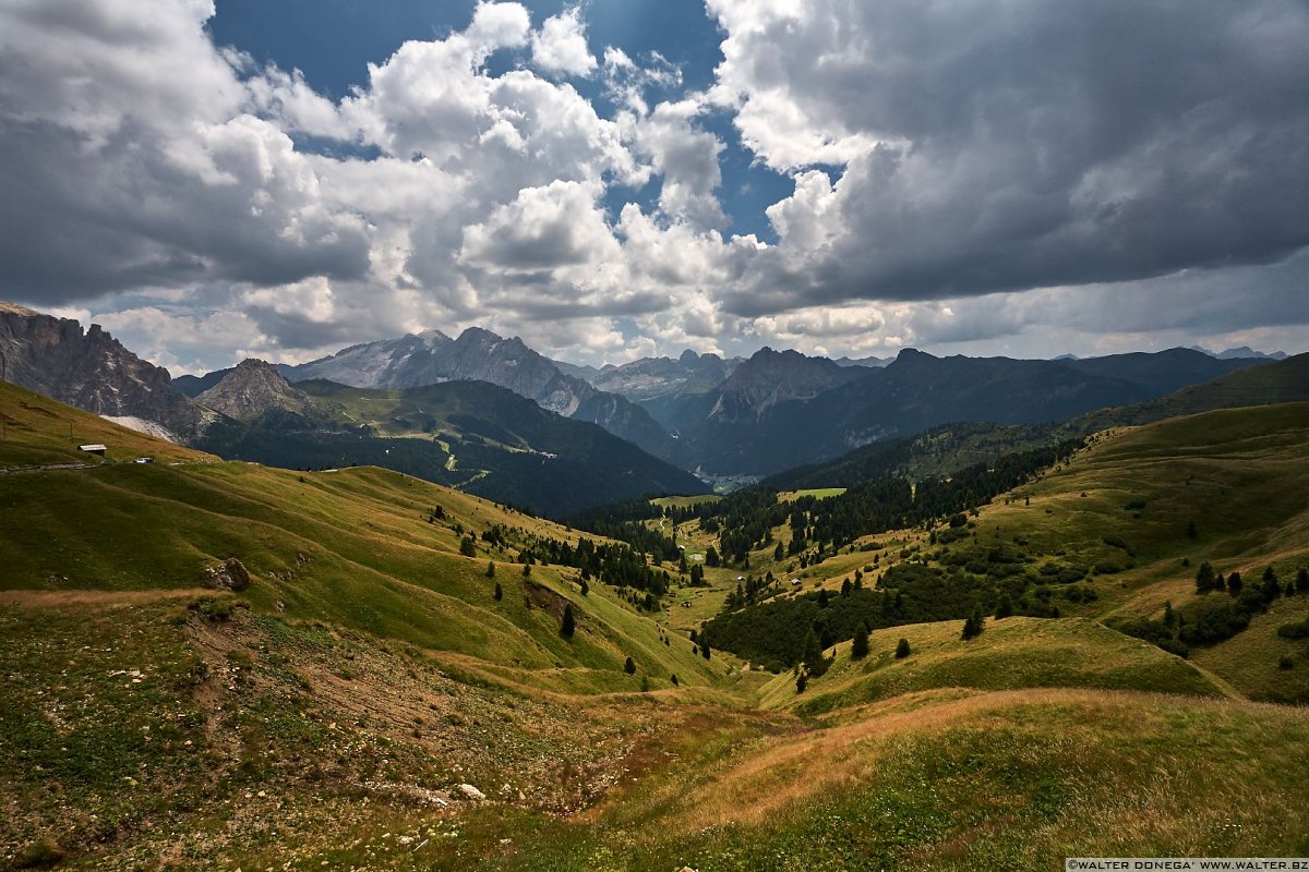 Vista dal Passo Sella Giro dei passi dolomitici in moto attorno al Gruppo del Sella