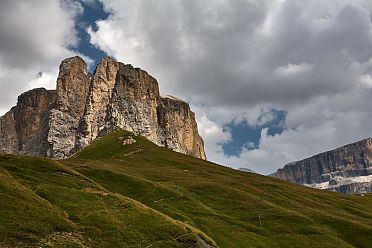 Giro dei passi dolomitici in moto attorno al Gruppo del Sella