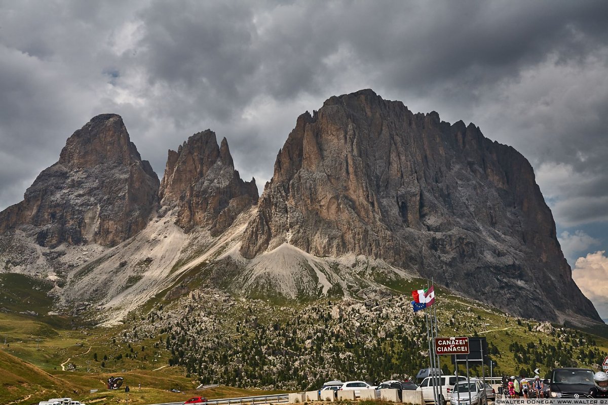 Sassolungo Giro dei passi dolomitici in moto attorno al Gruppo del Sella