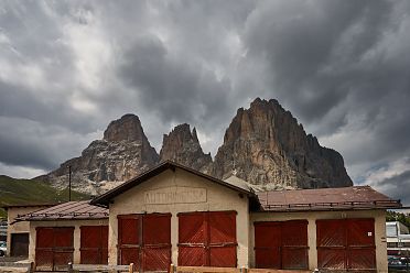 Giro dei passi dolomitici in moto attorno al Gruppo del Sella
