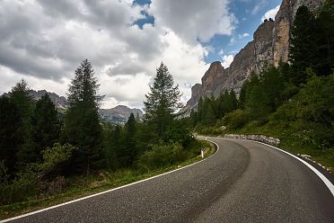 Giro dei passi dolomitici in moto attorno al Gruppo del Sella