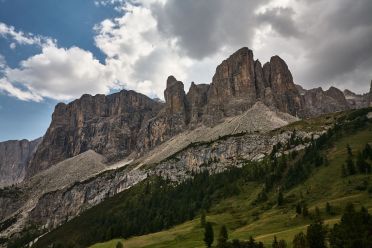 Giro dei passi dolomitici in moto attorno al Gruppo del Sella