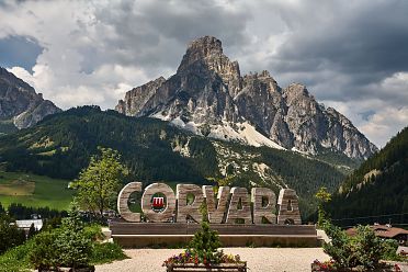 Giro dei passi dolomitici in moto attorno al Gruppo del Sella
