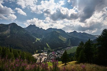 Giro dei passi dolomitici in moto attorno al Gruppo del Sella