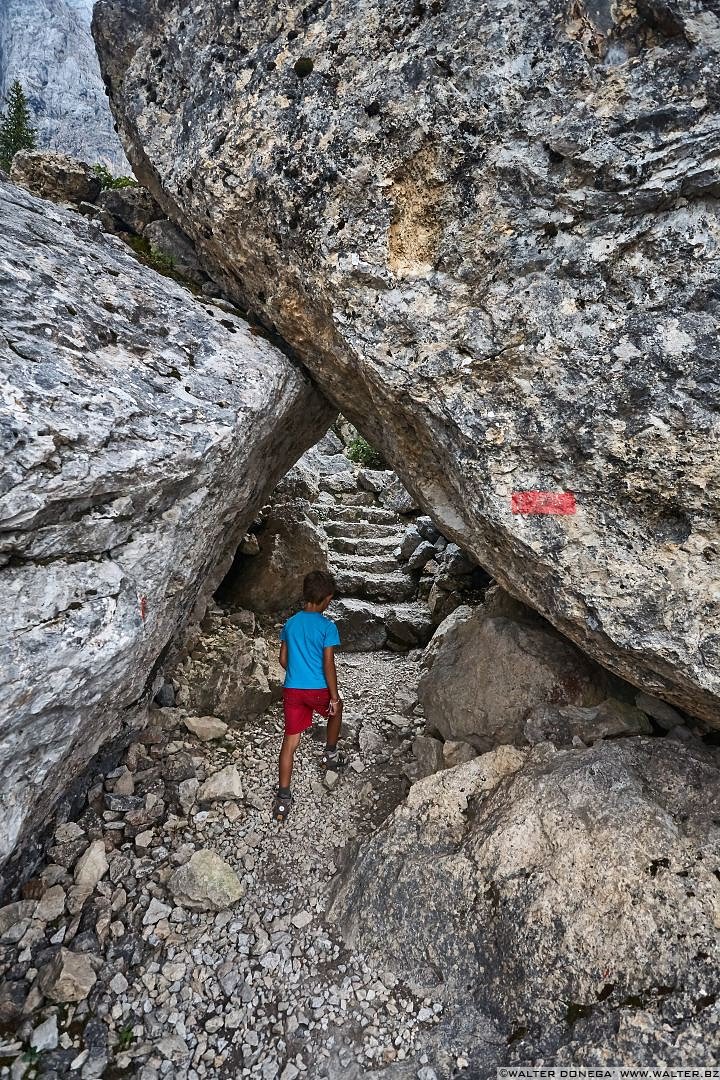 Un passaggio nel labirinto del Latemar Escursione al labirinto del Latemar - Labyrintensteig