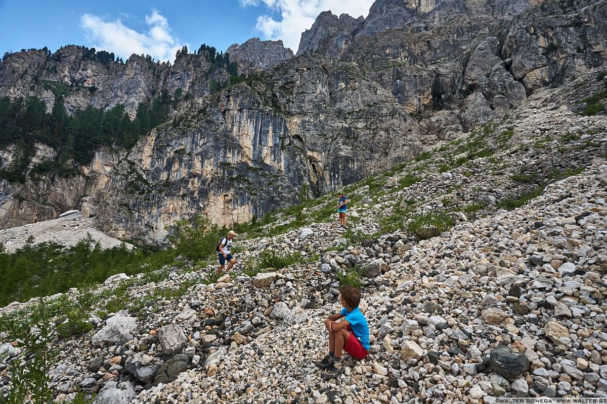 Sulla sassaia ai piedi del Latemar Escursione al labirinto del Latemar - Labyrintensteig