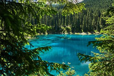 Lago di Carezza in primavera