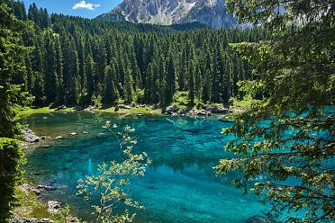 Lago di Carezza in primavera