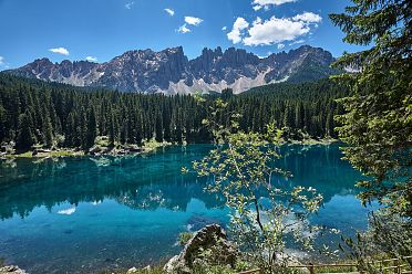 Lago di Carezza in primavera