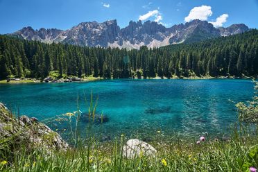 Lago di Carezza in primavera