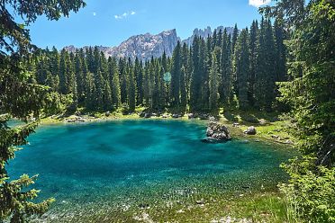 Lago di Carezza in primavera