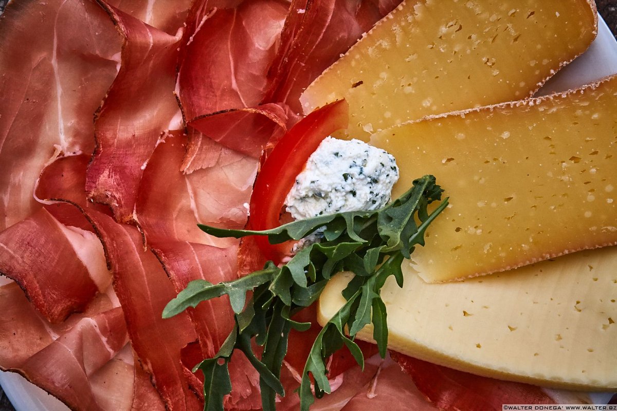 Speck e formaggio alla Ramitzler Schwaige Laion Val Gardena