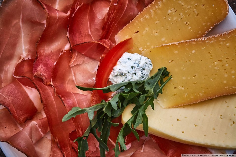 Speck e formaggio alla Ramitzler Schwaige Laion Val Gardena