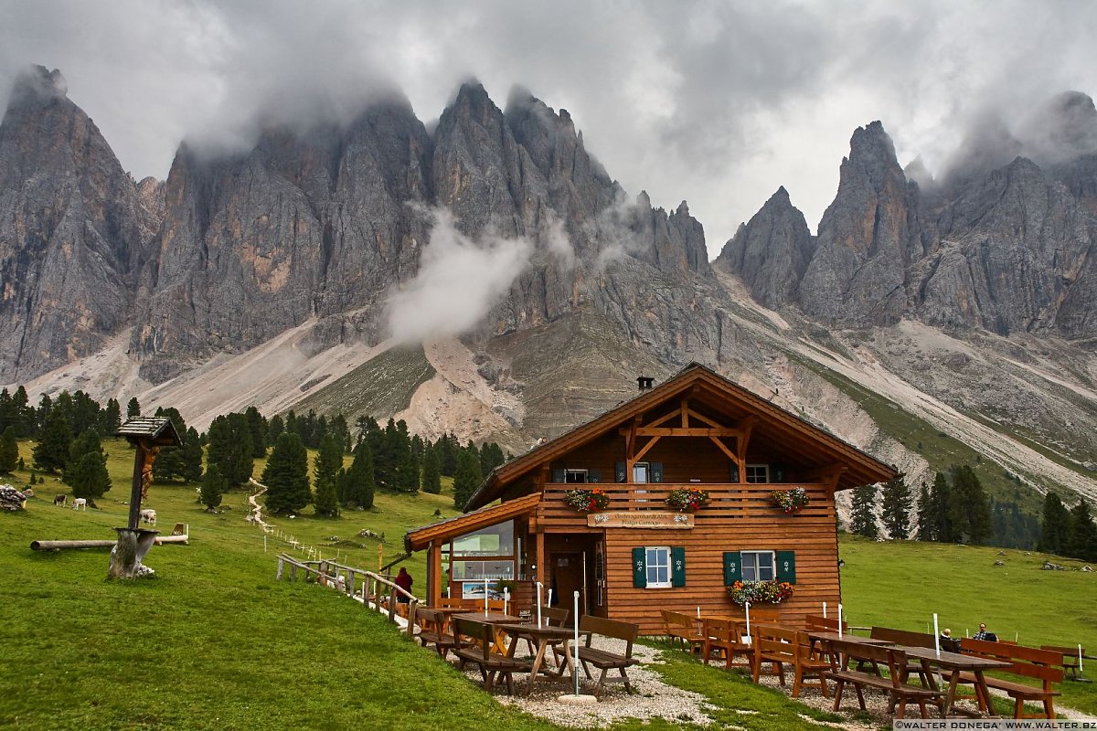 Malga Casnago e le Odle Escursione a Malga Casnago sul sentiero delle Odle