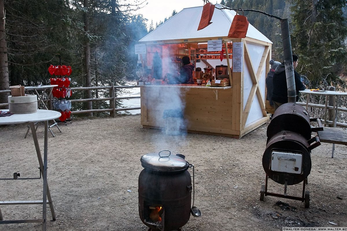  Il mercatino di Natale al lago di Carezza