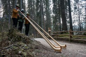Il mercatino di Natale al lago di Carezza