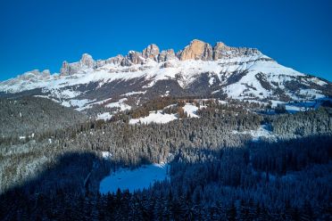 Passeggiata da Obereggen al lago di Carezza con la neve