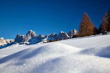 Passeggiata da Obereggen al lago di Carezza con la neve