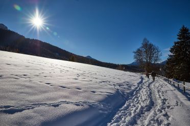 Passeggiata da Obereggen al lago di Carezza con la neve