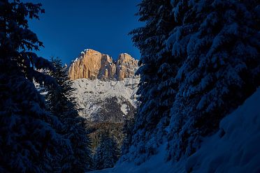 Passeggiata da Obereggen al lago di Carezza con la neve