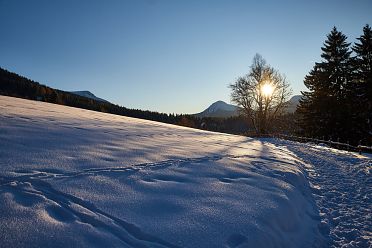 Passeggiata da Obereggen al lago di Carezza con la neve
