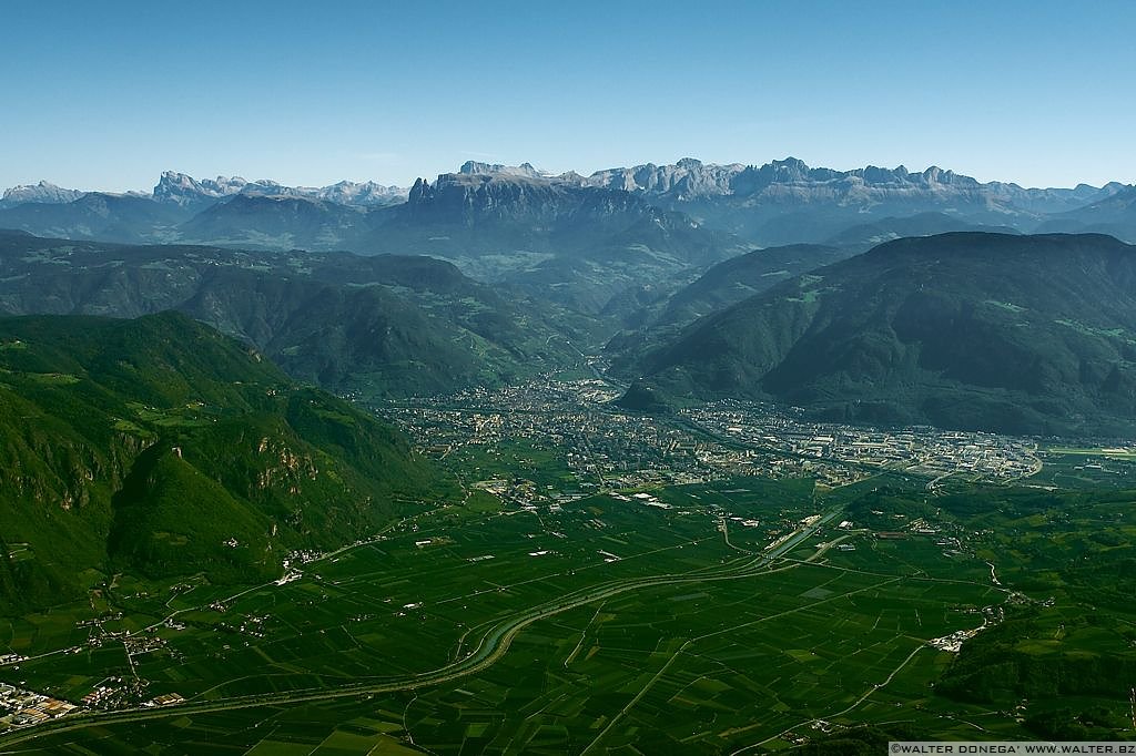 Penegal Macaion - vista su Bolzano - 02 Vista su Bolzano dal Monte Macaion
