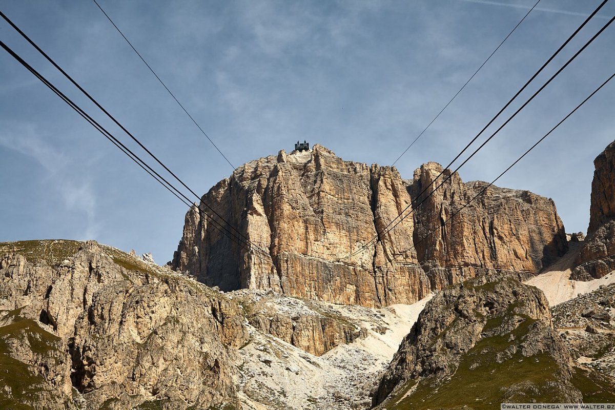 La funivia del Sass Pordoi Escursione al Sass Pordoi e Piz Boè