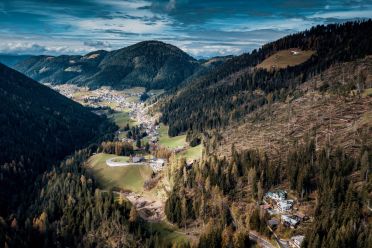 I boschi attorno al Lago di Carezza dopo la tempesta di vento dell'ottobre 2018