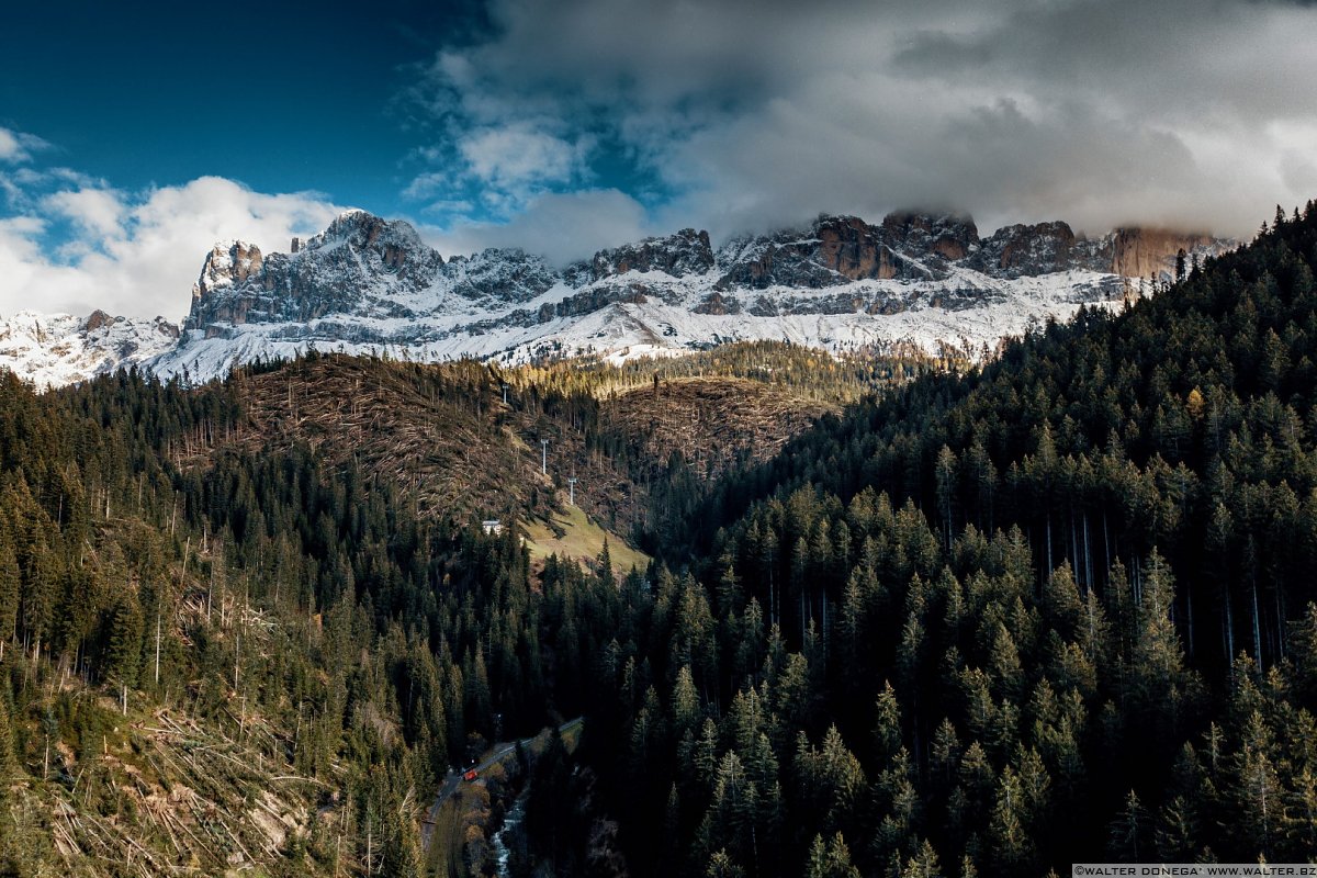 I boschi attorno al Lago di Carezza dopo la tempesta di vento dell'ottobre 2018