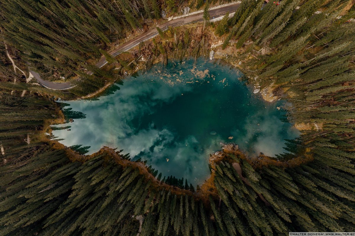 I boschi attorno al Lago di Carezza dopo la tempesta di vento dell'ottobre 2018