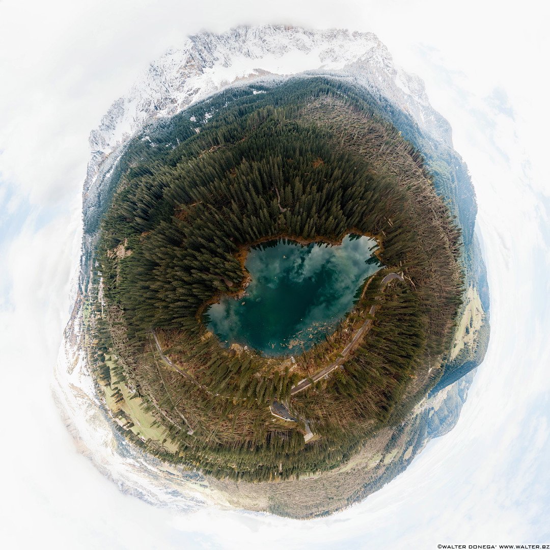 I boschi attorno al Lago di Carezza dopo la tempesta di vento dell'ottobre 2018