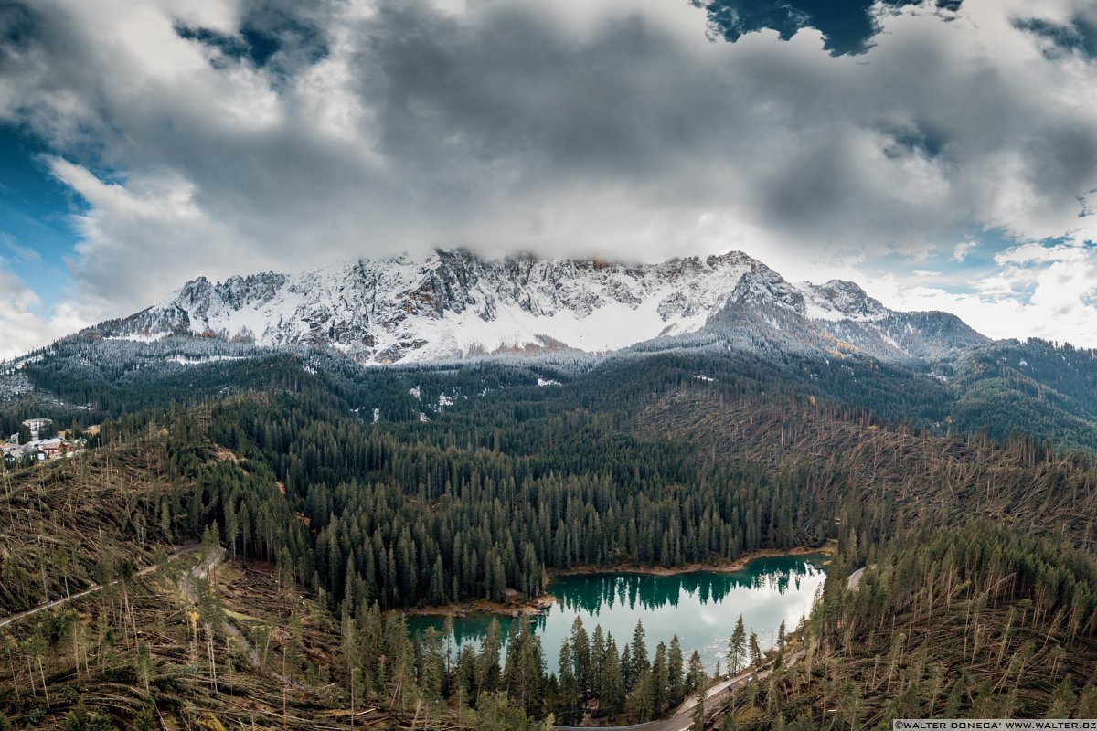 I boschi attorno al Lago di Carezza dopo la tempesta di vento dell'ottobre 2018