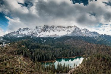 I boschi attorno al Lago di Carezza dopo la tempesta di vento dell'ottobre 2018