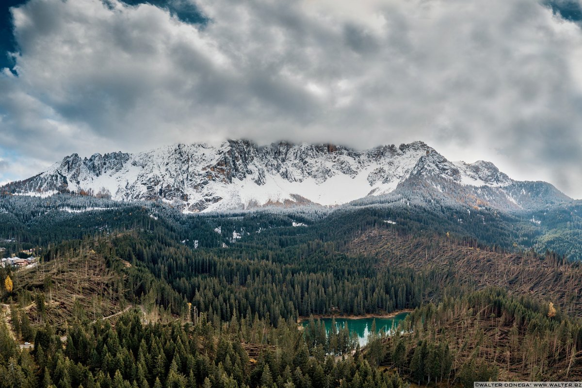 I boschi attorno al Lago di Carezza dopo la tempesta di vento dell'ottobre 2018