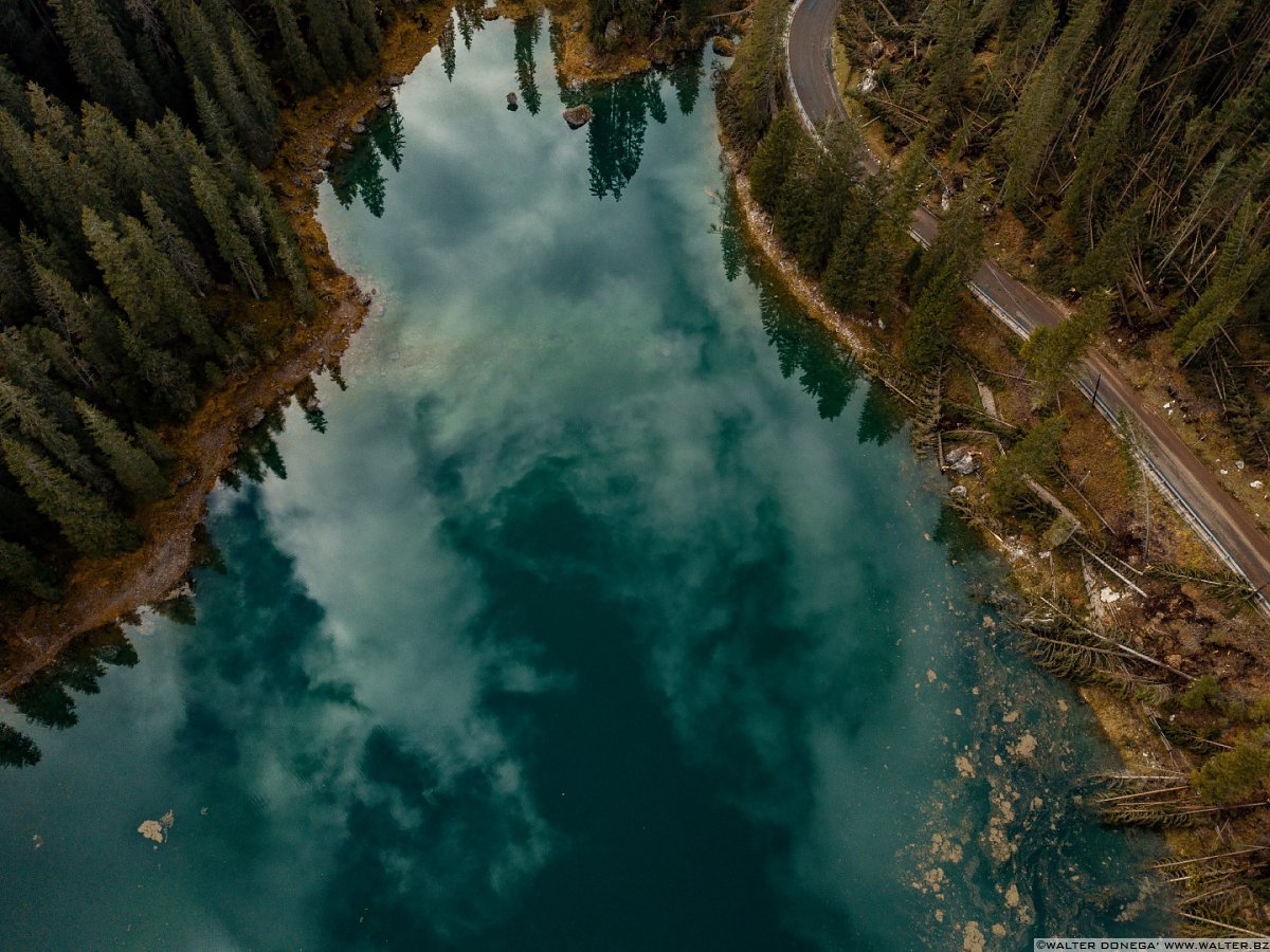 I boschi attorno al Lago di Carezza dopo la tempesta di vento dell'ottobre 2018