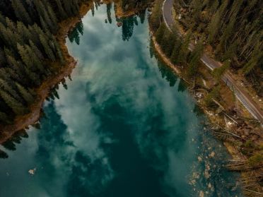 I boschi attorno al Lago di Carezza dopo la tempesta di vento dell'ottobre 2018