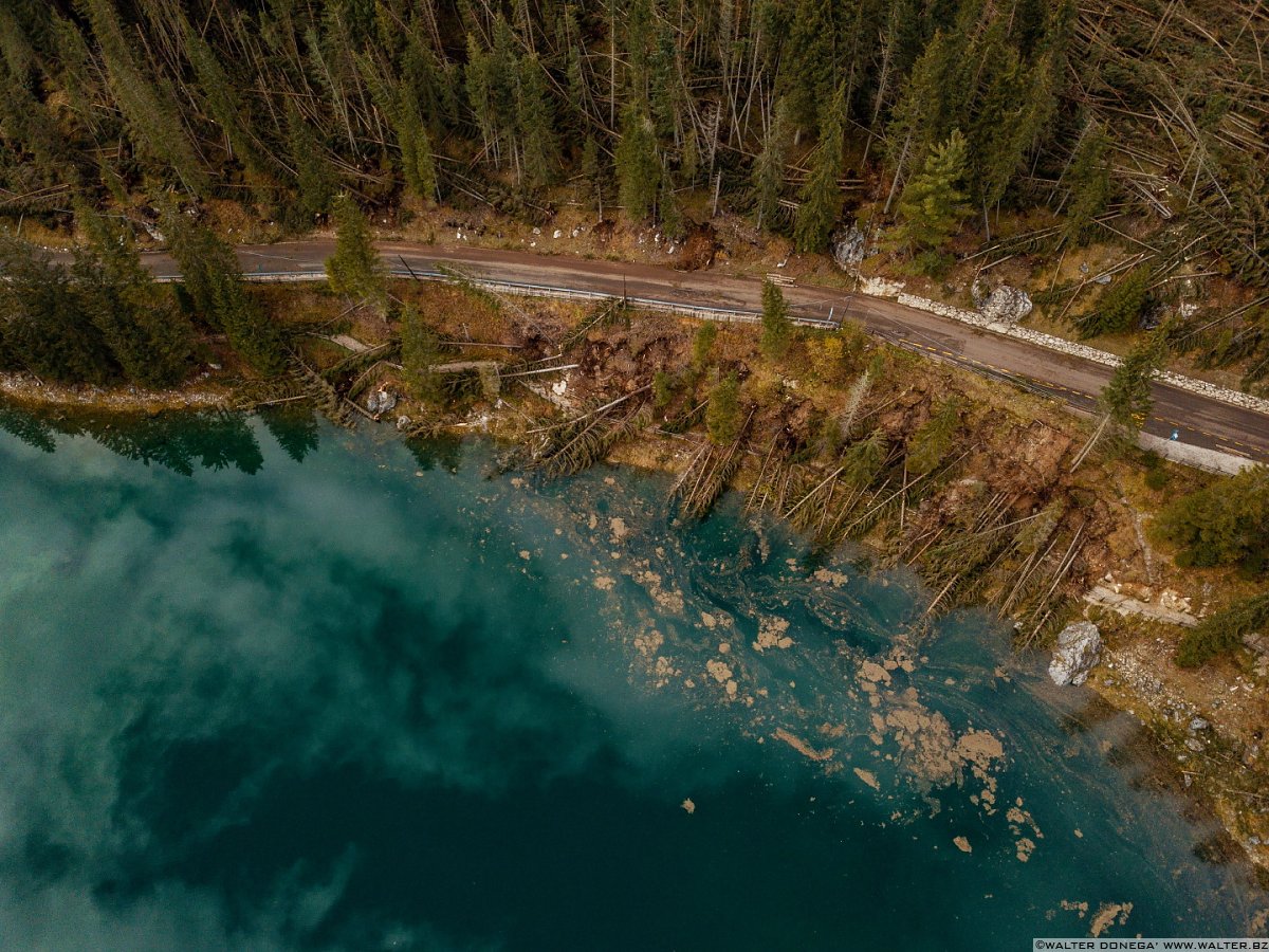 I boschi attorno al Lago di Carezza dopo la tempesta di vento dell'ottobre 2018