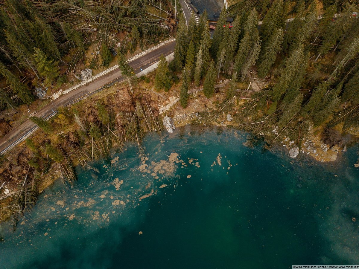 I boschi attorno al Lago di Carezza dopo la tempesta di vento dell'ottobre 2018